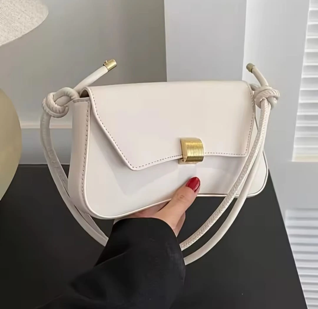 মেয়েদের ব্যাগ