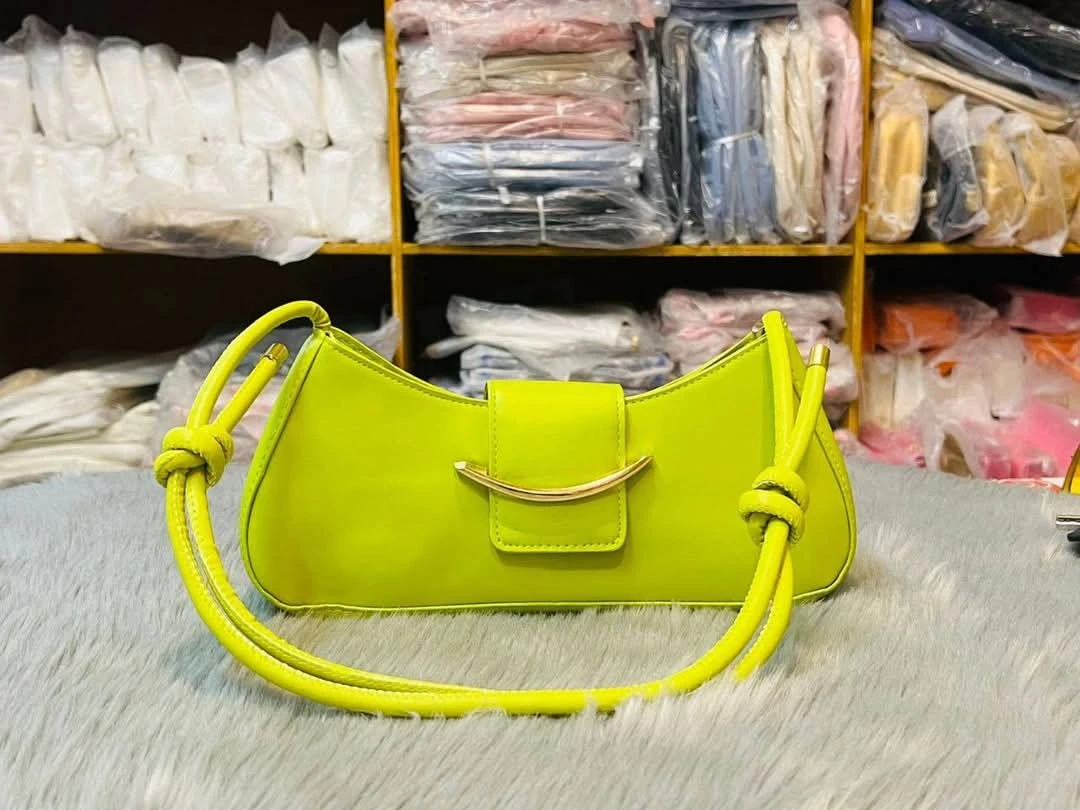 মেয়েদের ব্যাগ