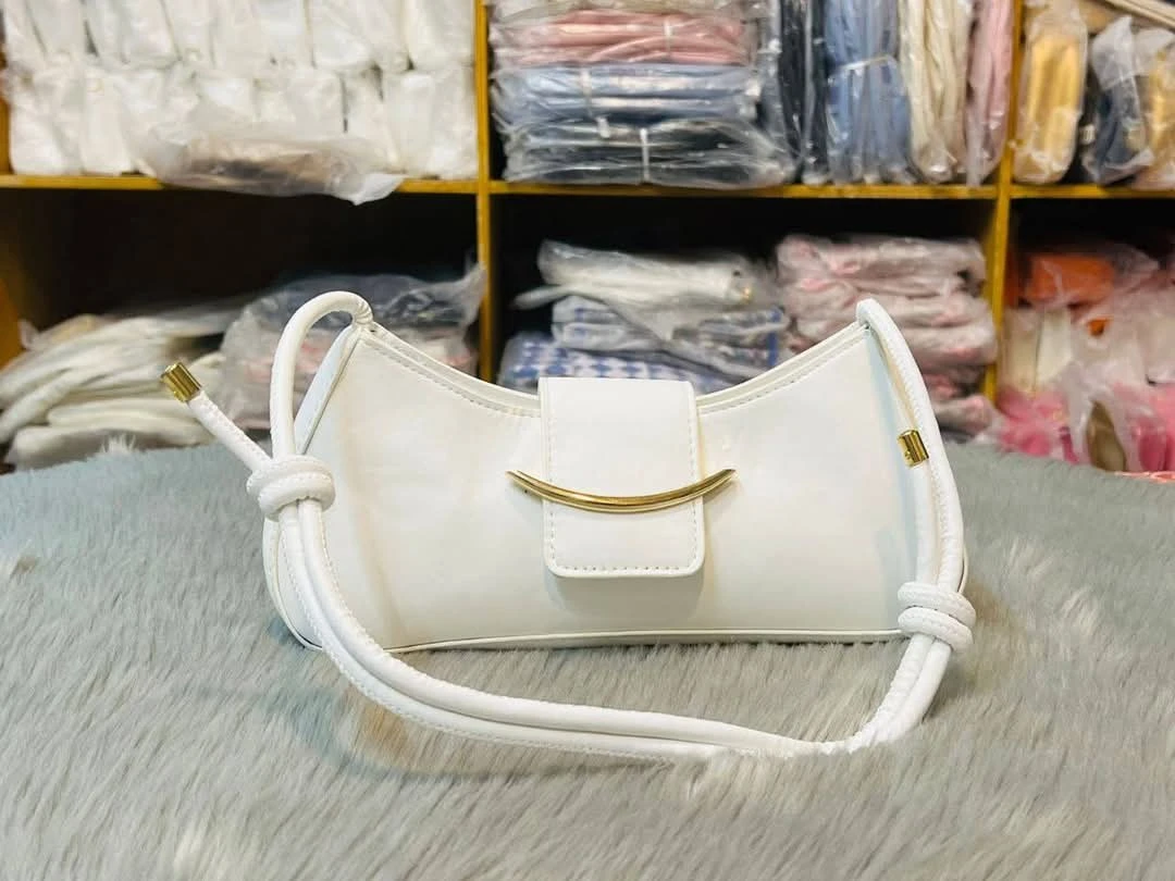 মেয়েদের ব্যাগ