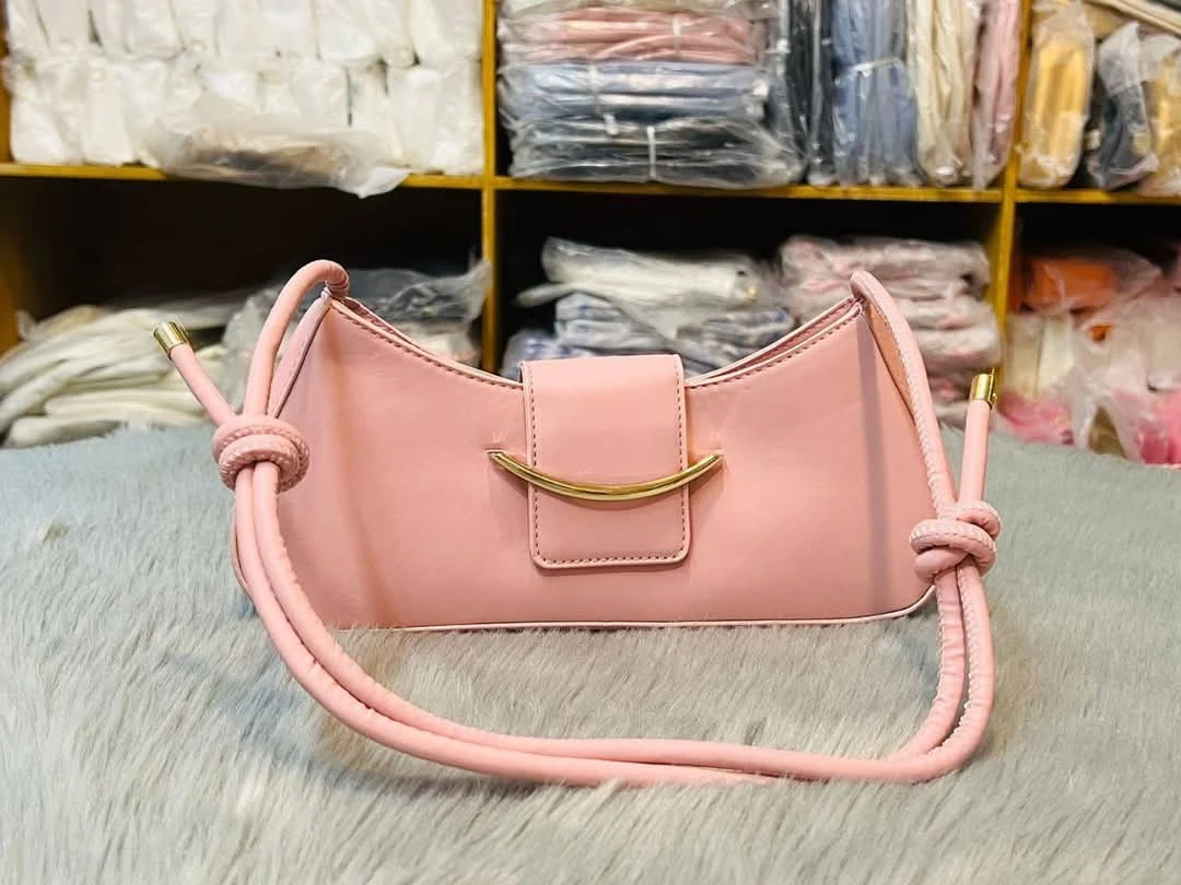 মেয়েদের ব্যাগ